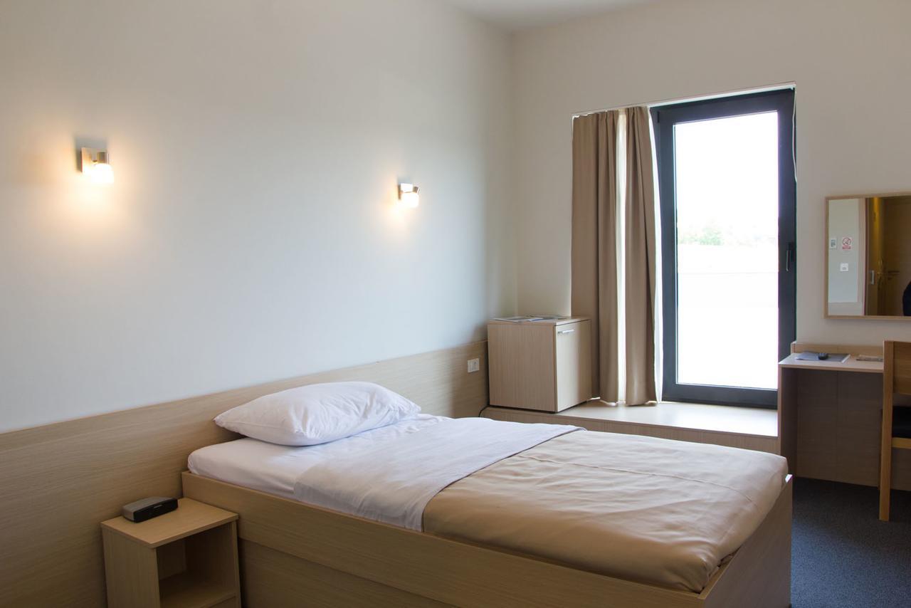 Hotel Lika Sjever Brinje エクステリア 写真